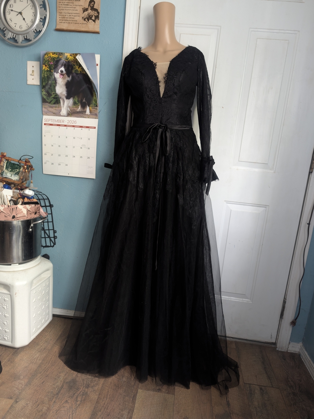 Happy Moments Elegant Black Lace Long-Sleeve Evening Gown